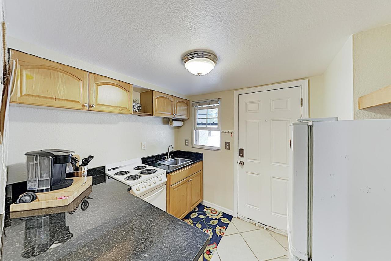 The Palm Condos St. Pete Beach Bagian luar foto