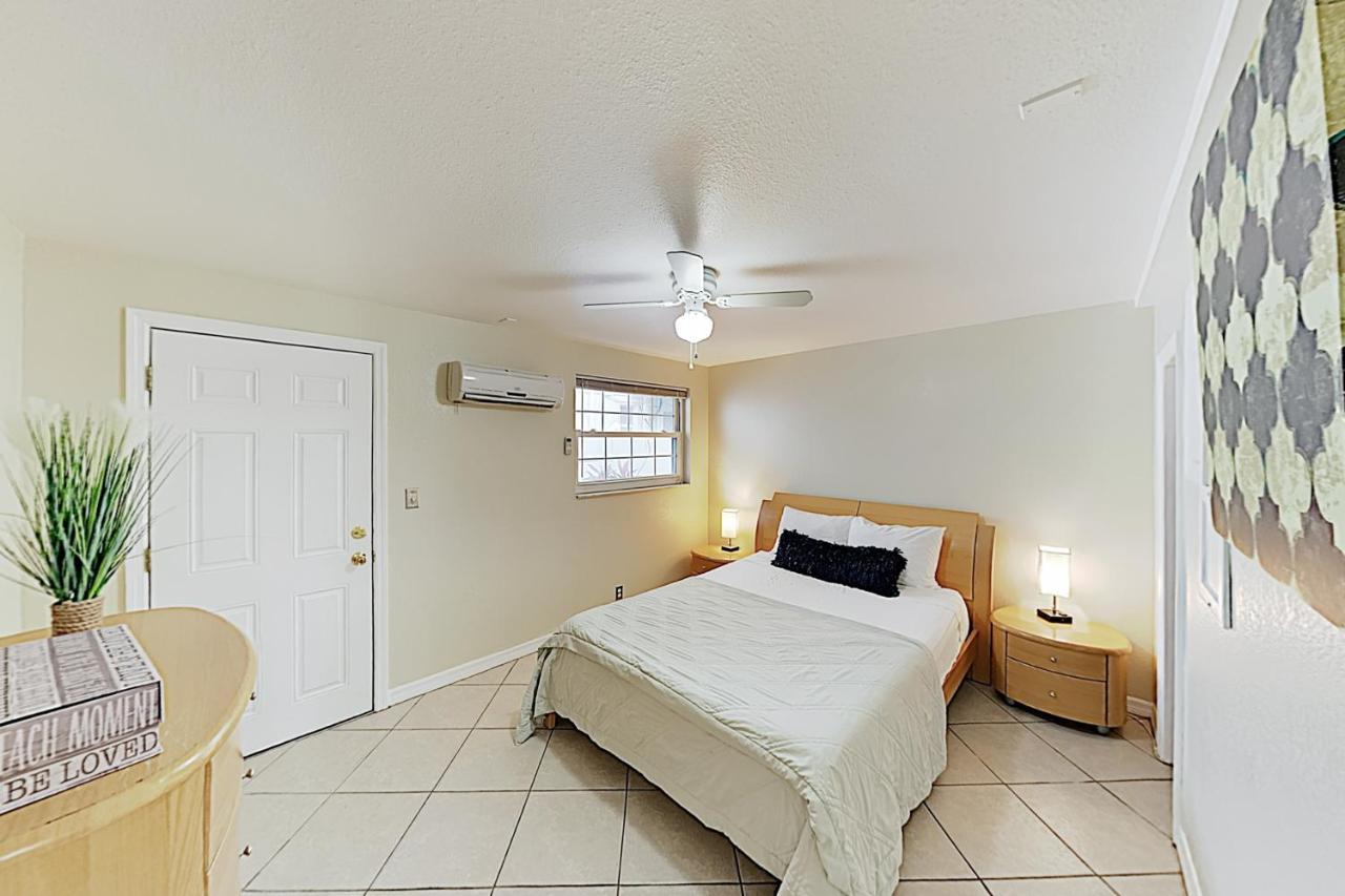 The Palm Condos St. Pete Beach Bagian luar foto