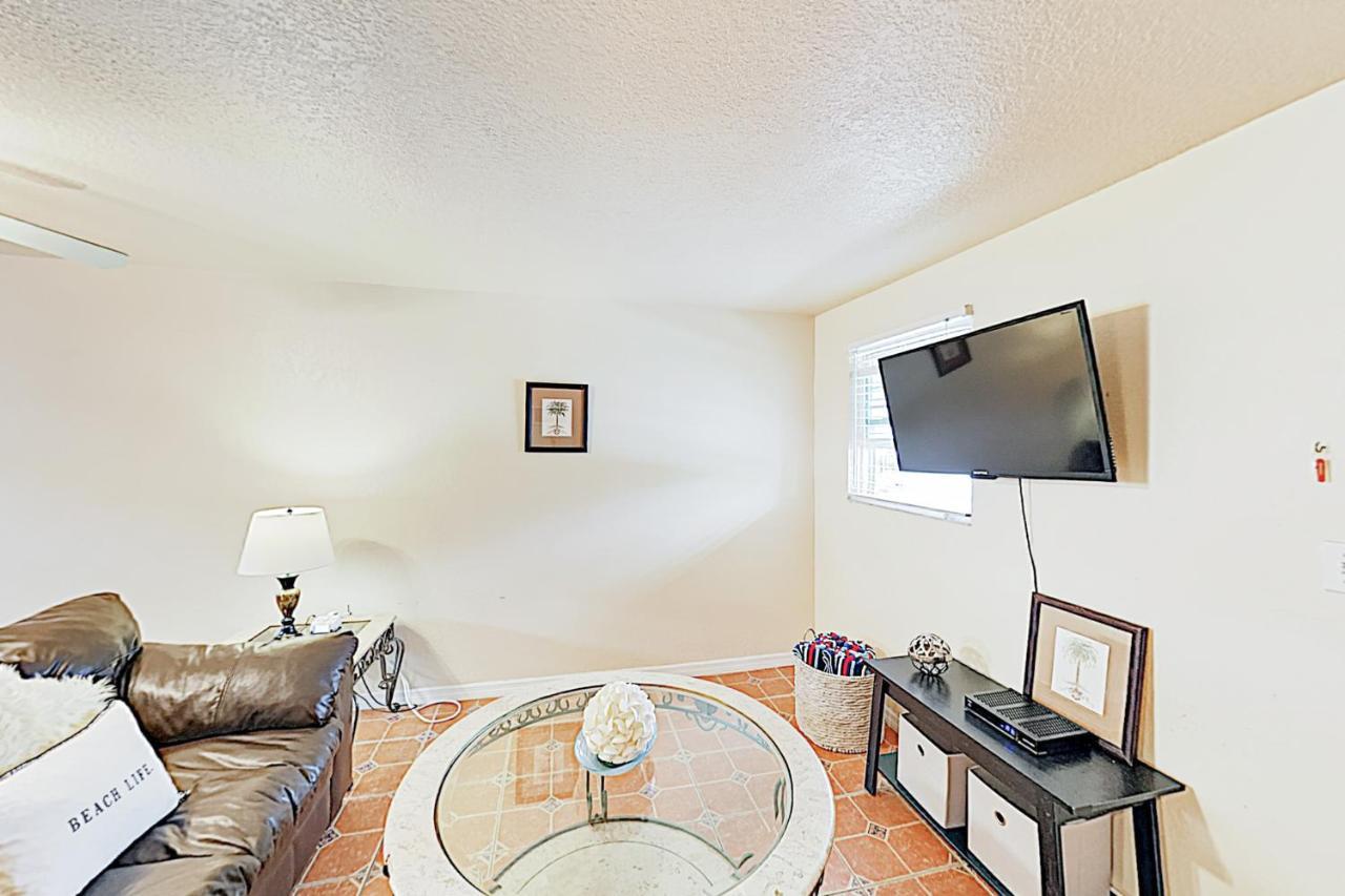 The Palm Condos St. Pete Beach Bagian luar foto