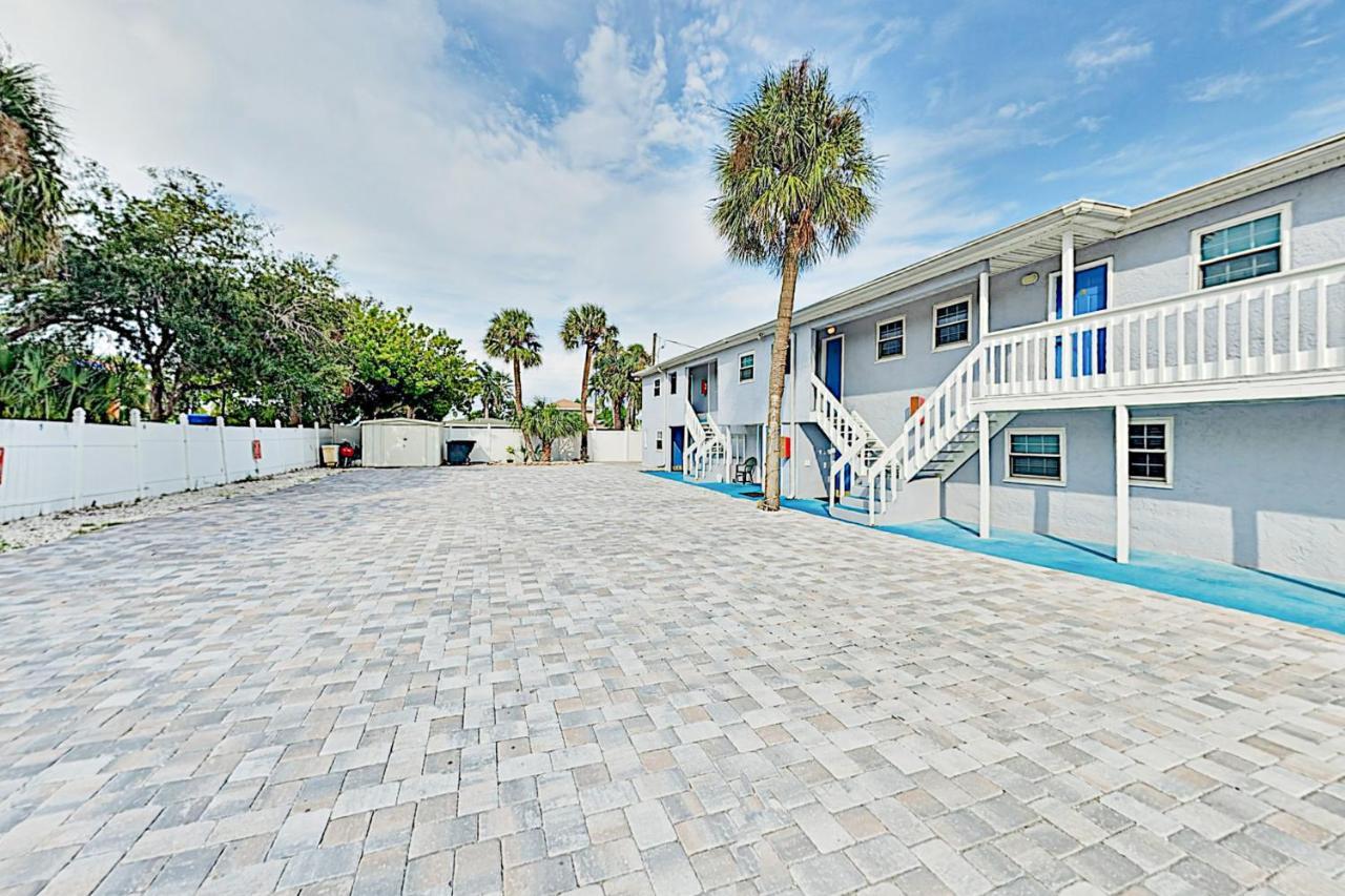 The Palm Condos St. Pete Beach Bagian luar foto